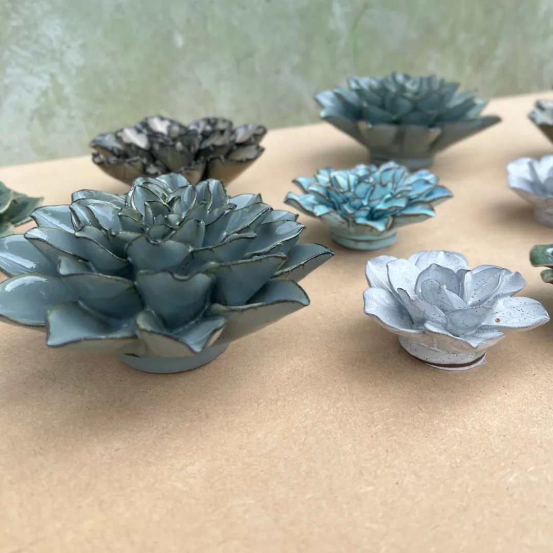 Ceramic Bloom: Aqua Black Flower