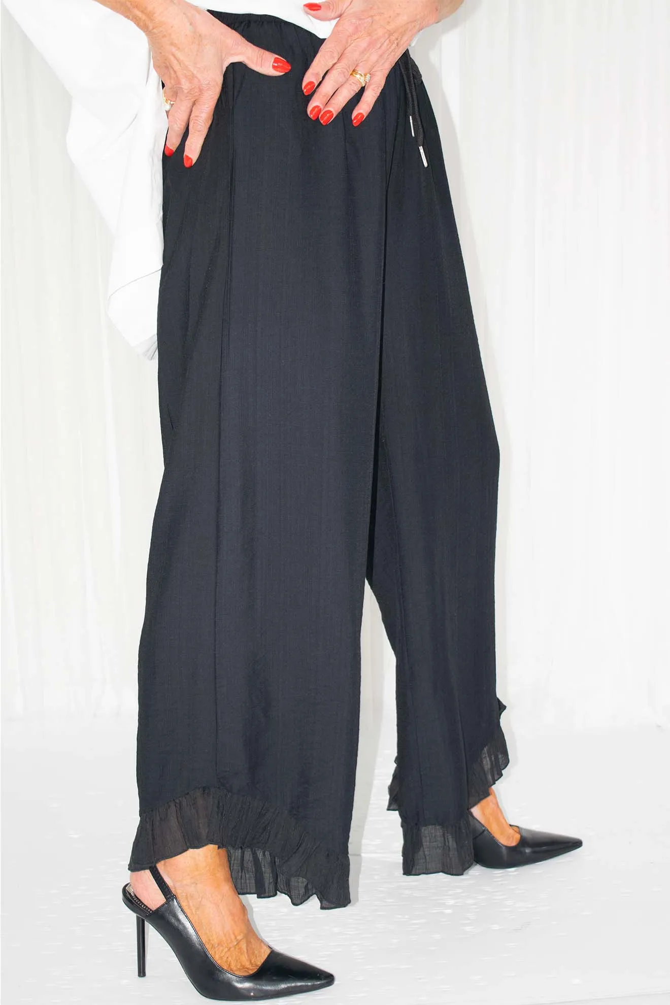 Remi Ruffle Hem Trouser in Black