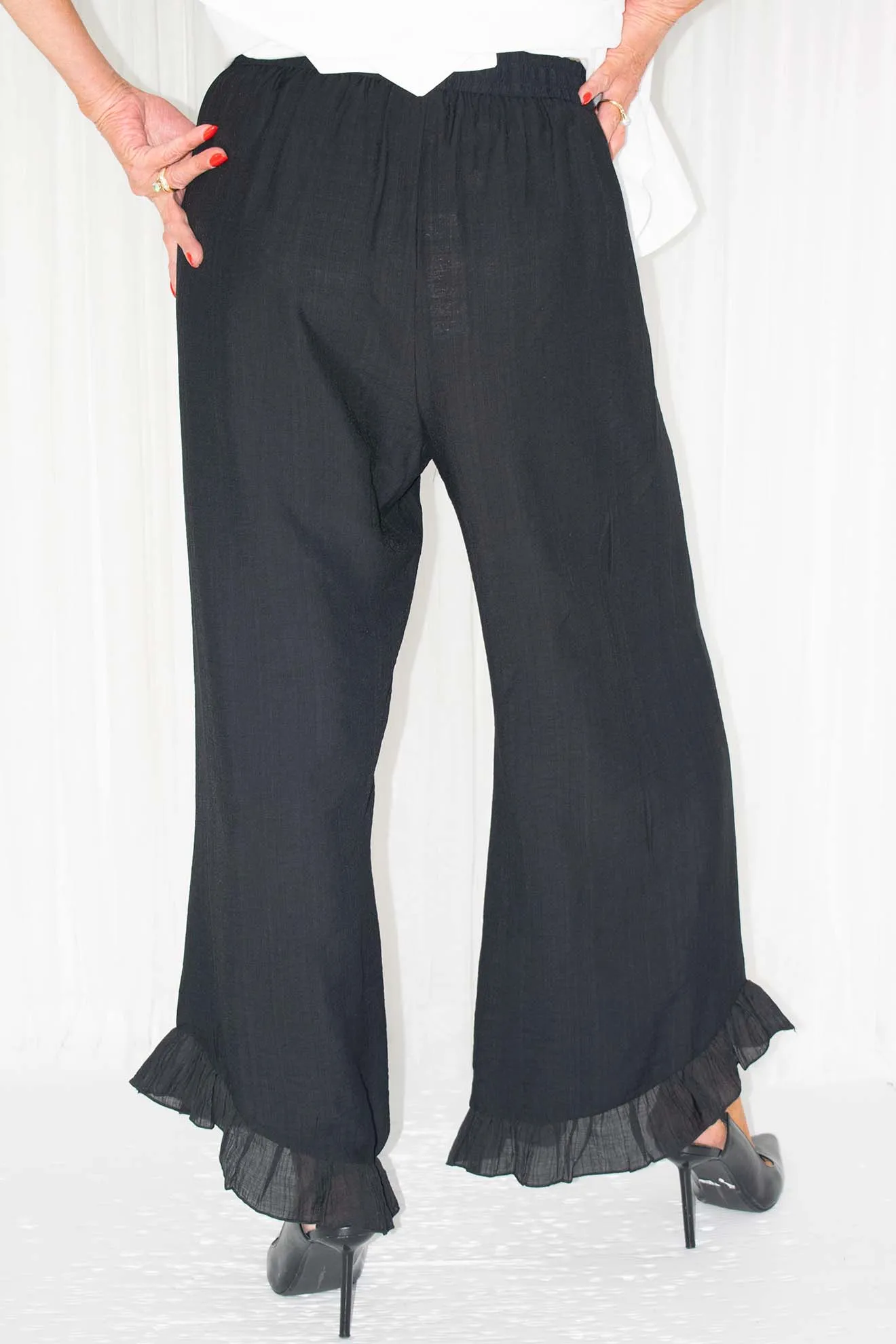 Remi Ruffle Hem Trouser in Black