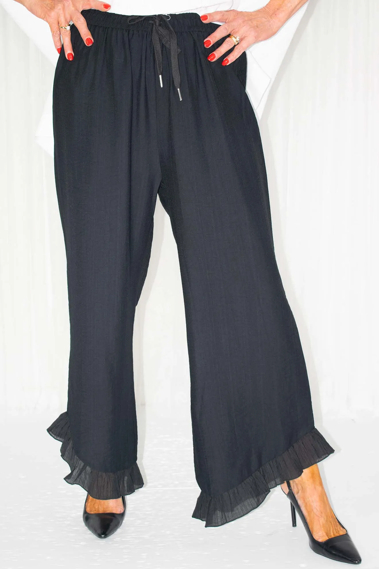Remi Ruffle Hem Trouser in Black