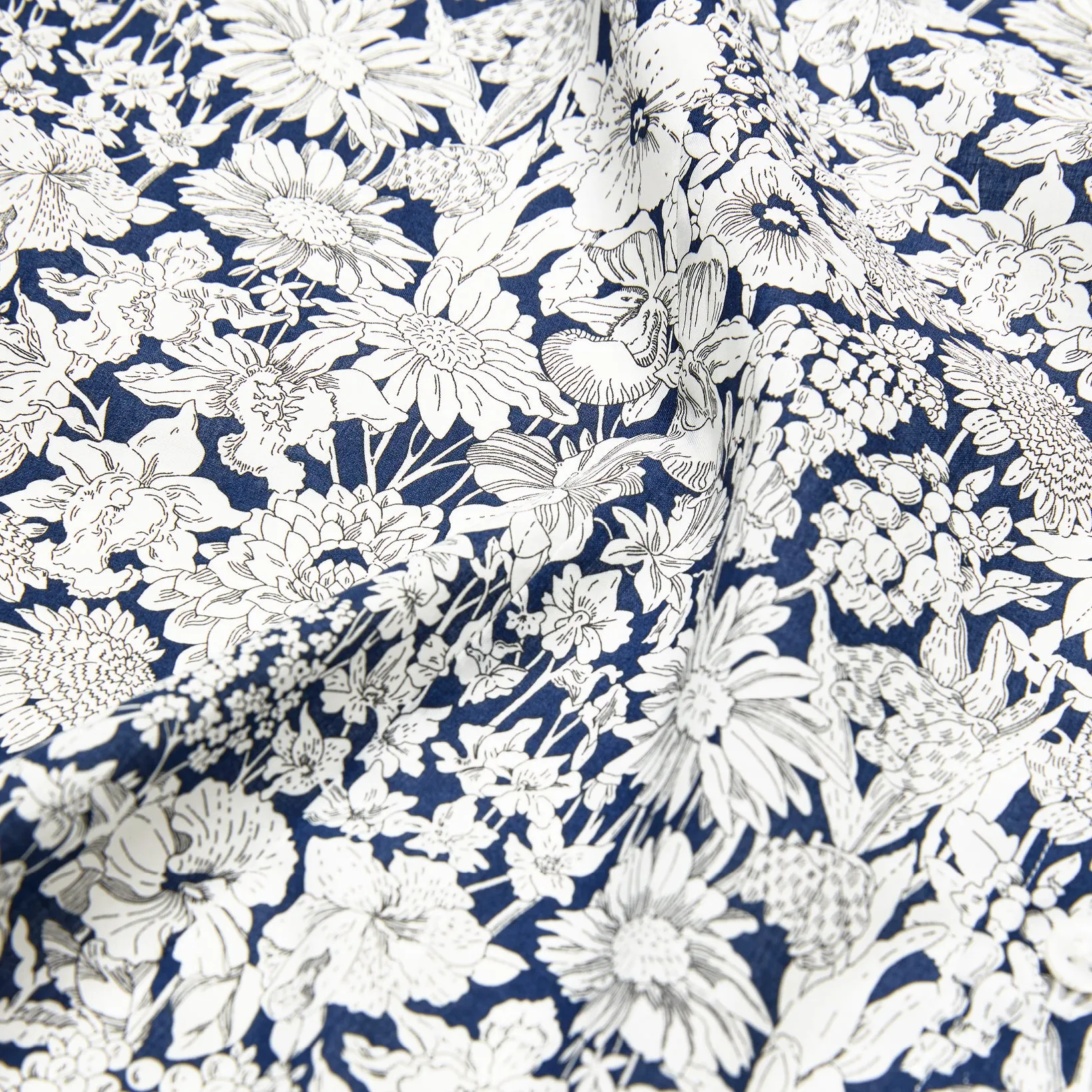 Tailored Fit Sketched Garden Printed Shirt Navy Combo