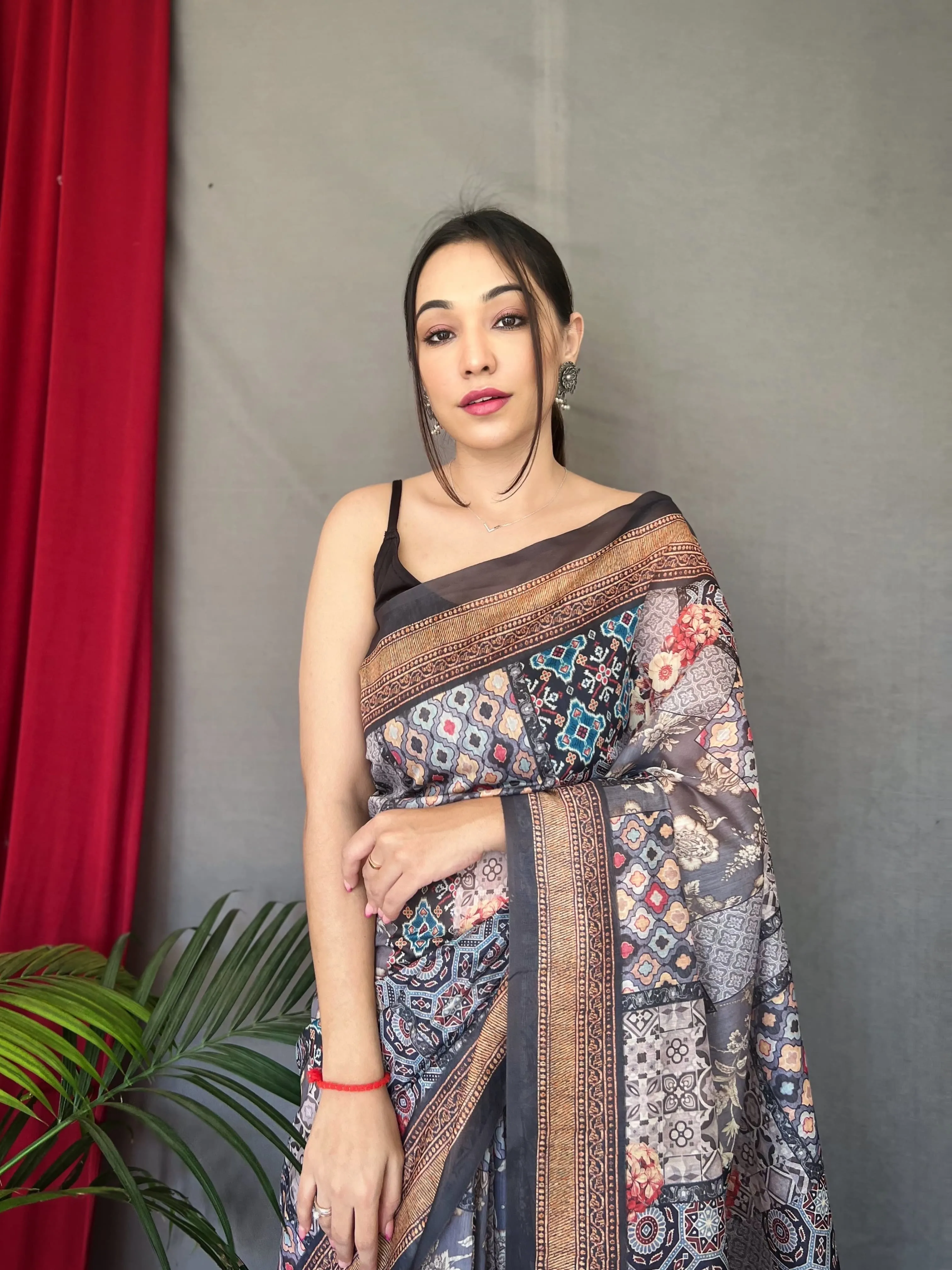 Women's Designer Soft Cotton Sarees With Kashmiri Digital Print