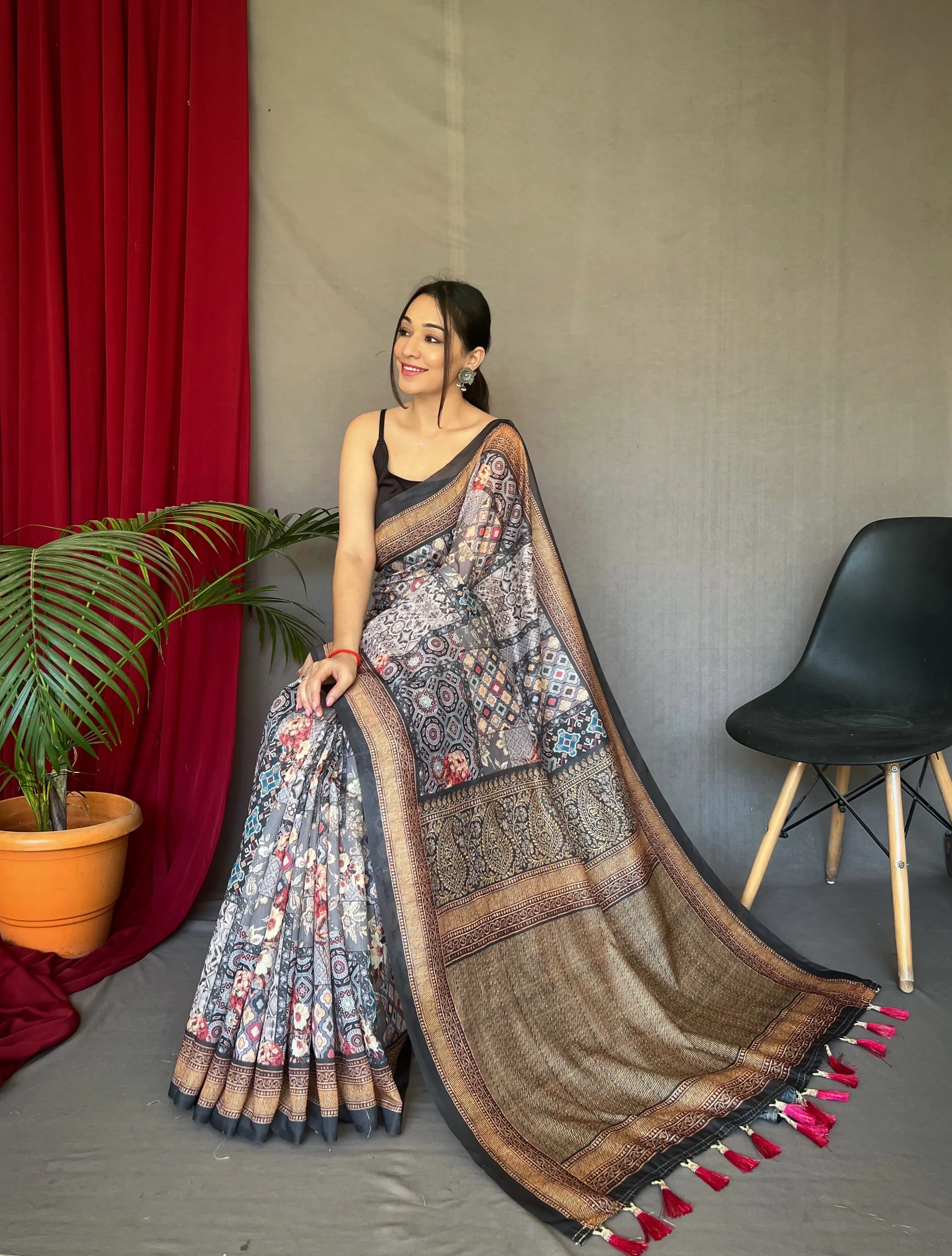 Women's Designer Soft Cotton Sarees With Kashmiri Digital Print